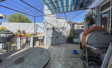 Casa de 3 dormitorios, departamento y local independiente