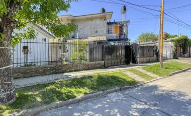 Casa de 3 dormitorios, departamento y local independiente
