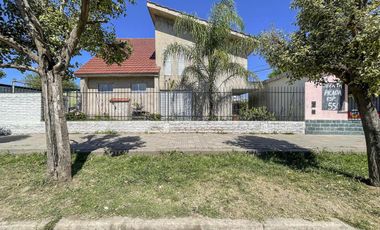 Casa de 3 dormitorios, departamento y local independiente