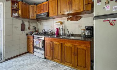 Casa de 3 dormitorios, departamento y local independiente