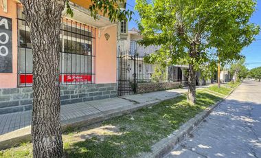 Casa de 3 dormitorios, departamento y local independiente