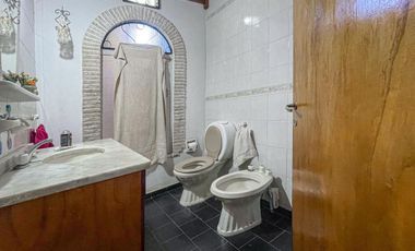Casa de 3 dormitorios, departamento y local independiente