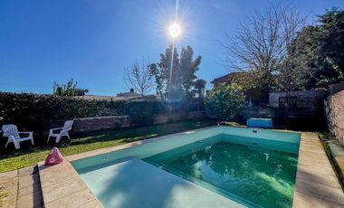 VENTA | PERMUTA - Casa de 2 dormitorios, jardín y pileta - Andino, Santa Fe. APTO CRÉDITO.