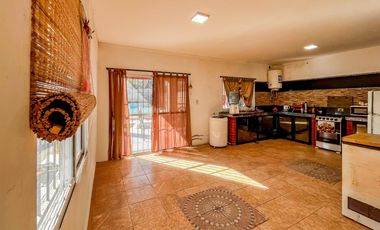 VENTA | PERMUTA - Casa de 2 dormitorios, jardín y pileta - Andino, Santa Fe. APTO CRÉDITO.