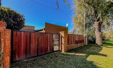 VENTA | PERMUTA - Casa de 2 dormitorios, jardín y pileta - Andino, Santa Fe. APTO CRÉDITO.