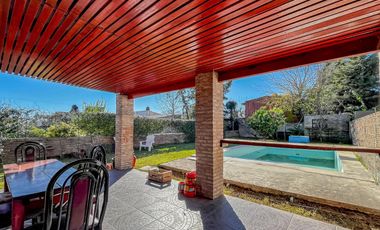 VENTA | PERMUTA - Casa de 2 dormitorios, jardín y pileta - Andino, Santa Fe. APTO CRÉDITO.