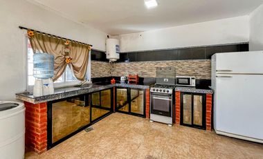 VENTA | PERMUTA - Casa de 2 dormitorios, jardín y pileta - Andino, Santa Fe. APTO CRÉDITO.