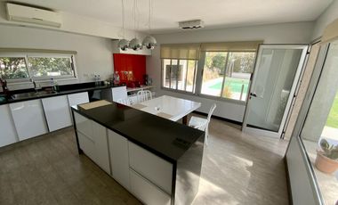 Funes Hills Cadaques - Casa De 3 Dormitorios Con Pileta En Venta - Barrio Privado