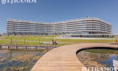 Departamento en venta de 3 ambientes con vista a la Laguna central