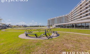 Townhouse en venta de 4 ambientes con vista a la Laguna central