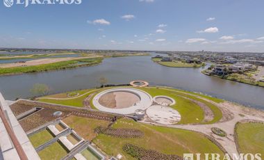 Townhouse en venta de 4 ambientes con vista a la Laguna central