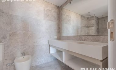 Townhouse en venta de 4 ambientes con vista a la Laguna central