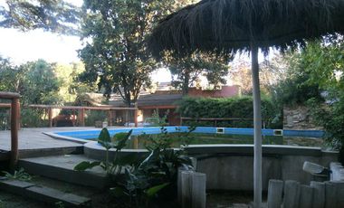 EXCELENTE COMPLEJO-CASA QUINTA PARA EMPRENDIMIENTO COMERCIAL O VIVIENDA SOBRE PREDIO DE 2400 M2