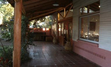 EXCELENTE COMPLEJO-CASA QUINTA PARA EMPRENDIMIENTO COMERCIAL O VIVIENDA SOBRE PREDIO DE 2400 M2