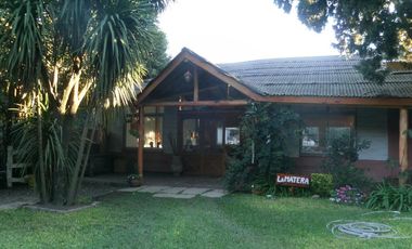 EXCELENTE COMPLEJO-CASA QUINTA PARA EMPRENDIMIENTO COMERCIAL O VIVIENDA SOBRE PREDIO DE 2400 M2