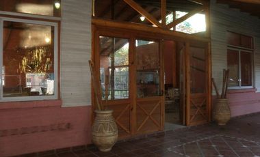 EXCELENTE COMPLEJO-CASA QUINTA PARA EMPRENDIMIENTO COMERCIAL O VIVIENDA SOBRE PREDIO DE 2400 M2