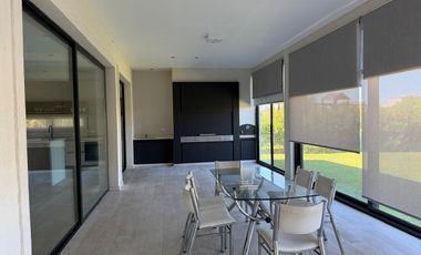 Casa en Venta en Barrio Costas Premium a la Laguna