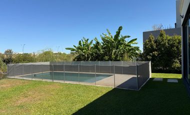 Casa en Venta en Barrio Costas Premium a la Laguna