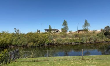 Casa en Venta en Barrio Costas Premium a la Laguna