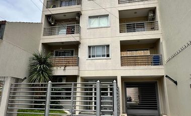 DEPARTAMENTO AL FRENTE EN TAPIALES EXCELENTE UBICACION