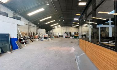 Galpón de más de 1.000m² en Echesortu con nucleo de oficinas