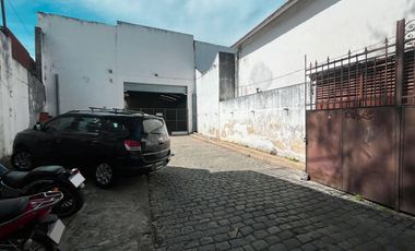 Galpón de más de 1.000m² en Echesortu con nucleo de oficinas