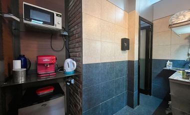 Galpón de más de 1.000m² en Echesortu con nucleo de oficinas