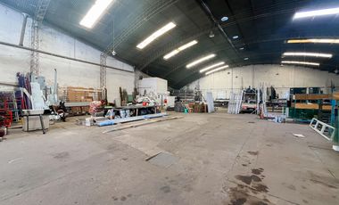 Galpón de más de 1.000m² en Echesortu con nucleo de oficinas