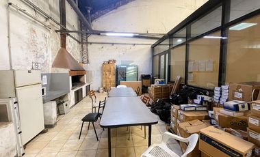 Galpón de más de 1.000m² en Echesortu con nucleo de oficinas