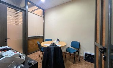 Galpón de más de 1.000m² en Echesortu con nucleo de oficinas