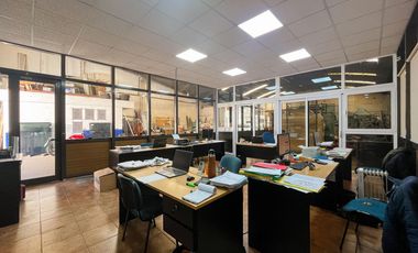 Galpón de más de 1.000m² en Echesortu con nucleo de oficinas