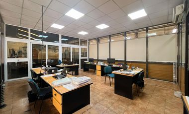 Galpón de más de 1.000m² en Echesortu con nucleo de oficinas