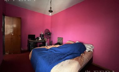 Venta casa multifamiliar con cochera en Wilde