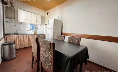 Venta casa multifamiliar con cochera en Wilde