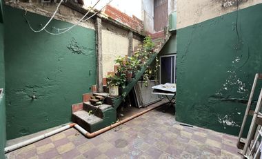 Venta casa multifamiliar con cochera en Wilde