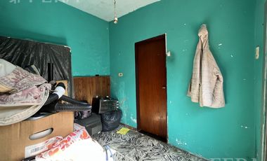 Venta casa multifamiliar con cochera en Wilde