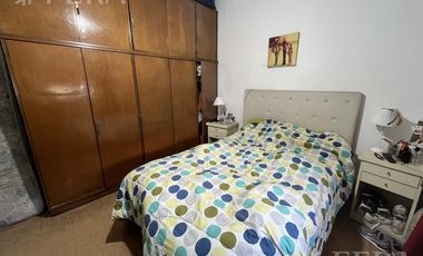 Venta casa multifamiliar con cochera en Wilde
