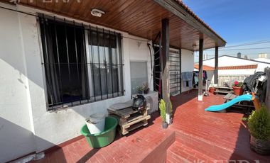 Venta casa multifamiliar con cochera en Wilde