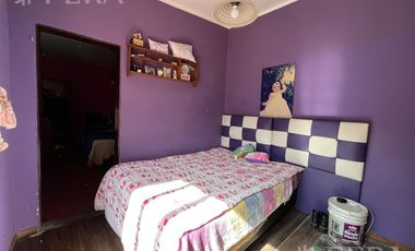 Venta casa multifamiliar con cochera en Wilde