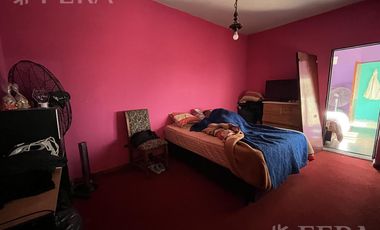 Venta casa multifamiliar con cochera en Wilde