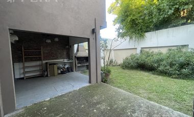 Venta casa de 4 ambientes con cochera y jardín en Don Bosco