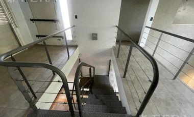 Venta casa de 4 ambientes con cochera y jardín en Don Bosco