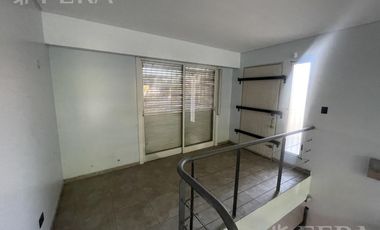 Venta casa de 4 ambientes con cochera y jardín en Don Bosco