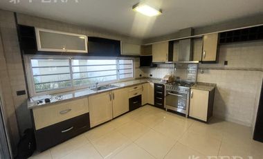 Venta casa de 4 ambientes con cochera y jardín en Don Bosco