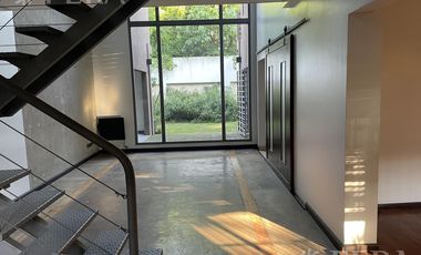 Venta casa de 4 ambientes con cochera y jardín en Don Bosco