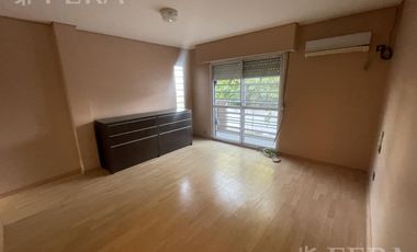 Venta casa de 4 ambientes con cochera y jardín en Don Bosco