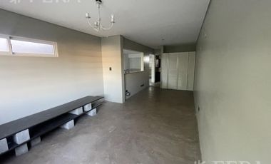 Venta casa de 4 ambientes con cochera y jardín en Don Bosco