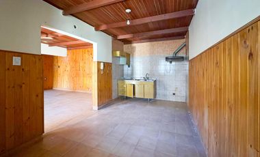 VENTA - Casa de 1 dormitorio con patio, interna única - Villa Gobernador Gálvez. APTO CRÉDITO.
