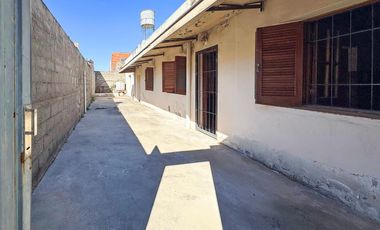 VENTA - Casa de 1 dormitorio con patio, interna única - Villa Gobernador Gálvez. APTO CRÉDITO.