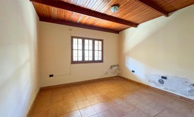 VENTA - Casa de 1 dormitorio con patio, interna única - Villa Gobernador Gálvez. APTO CRÉDITO.